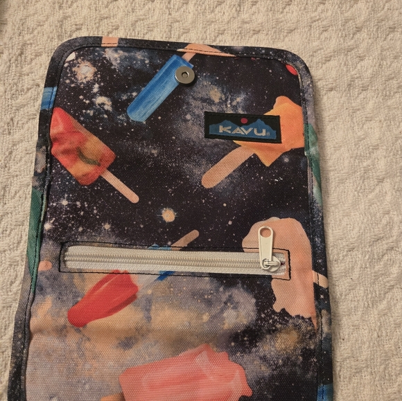 RARE pattern Kavu sling bag and tri-fold wallet - Picture 12 of 13